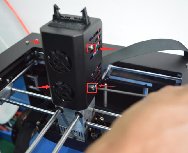 裝好四顆螺絲的混色3d打印機(jī)示意圖