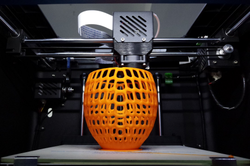 桌面級3d打印機在打印模型 桌面級3d打印機在打印模型